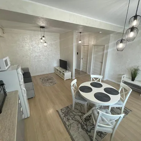 Myamar Mamaia