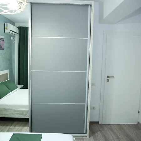 Myamar * Mamaia