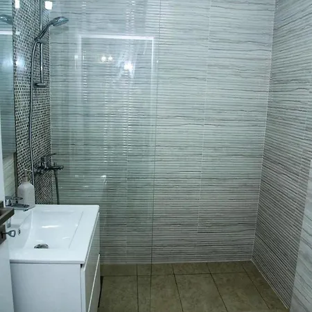 Myamar Mamaia