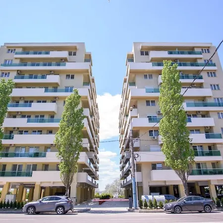 Myamar Mamaia