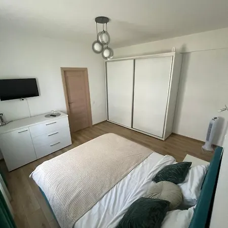 Myamar * Mamaia