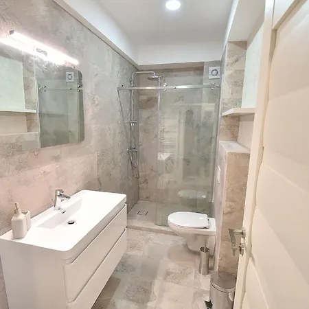 Myamar Mamaia