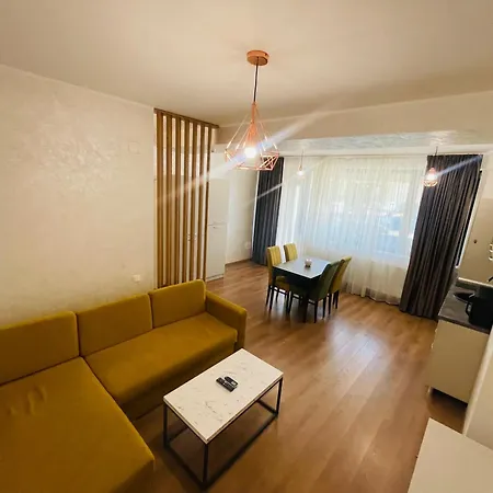 Myamar Mamaia